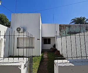 VTA-CAS-008, Encantadora Casa Familiar con Jardín en Luis Beltrán